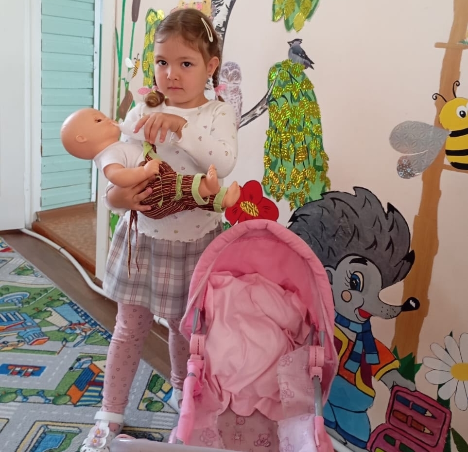 Сюжетно-ролевая игра: “Дочки – матери”