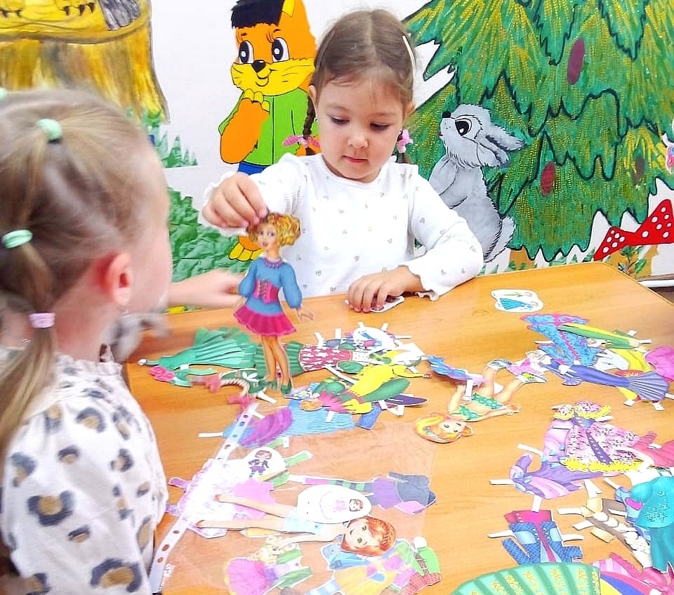 Сюжетно-ролевая игра: “Модный показ”