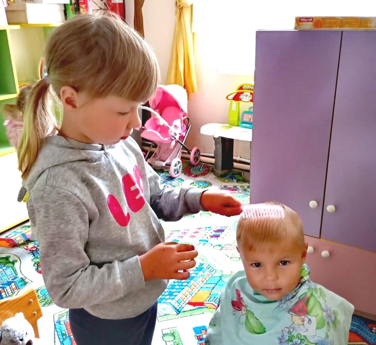 Сюжетно-ролевая игра: “Парикмахерская”